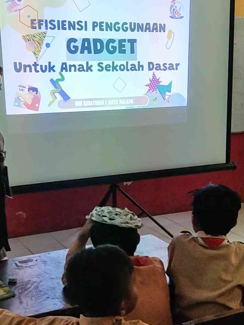 Tingkatan Sekolah Tahun 2024 Menggunakan Gadget untuk Bersekolah